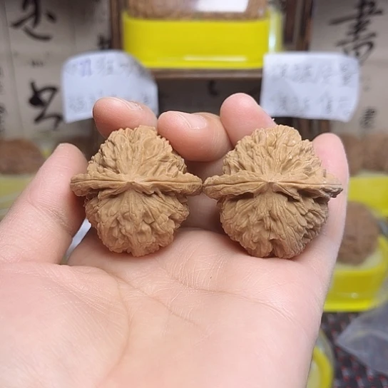 吊坠文玩核桃白狮