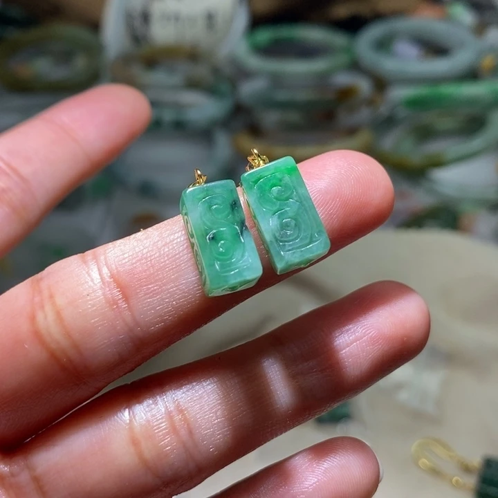 水***漬未镶嵌定制翡翠毛货