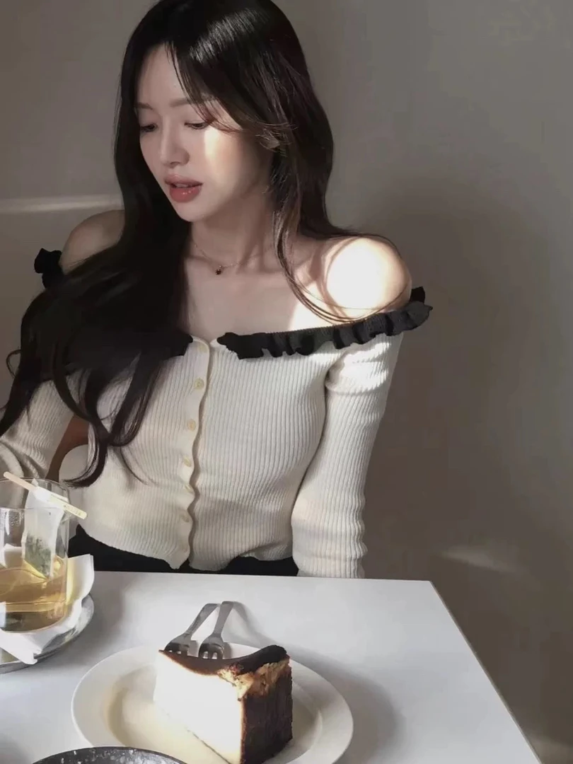 JUJU 撞色吊带一字肩毛针织衫女露肩上衣春季新款2025年女纯欲