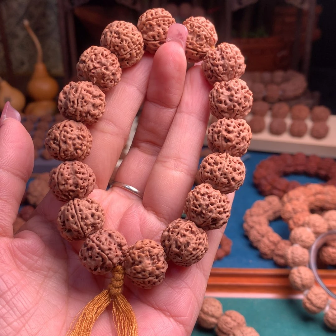 过***客金刚菩提手串蜂王