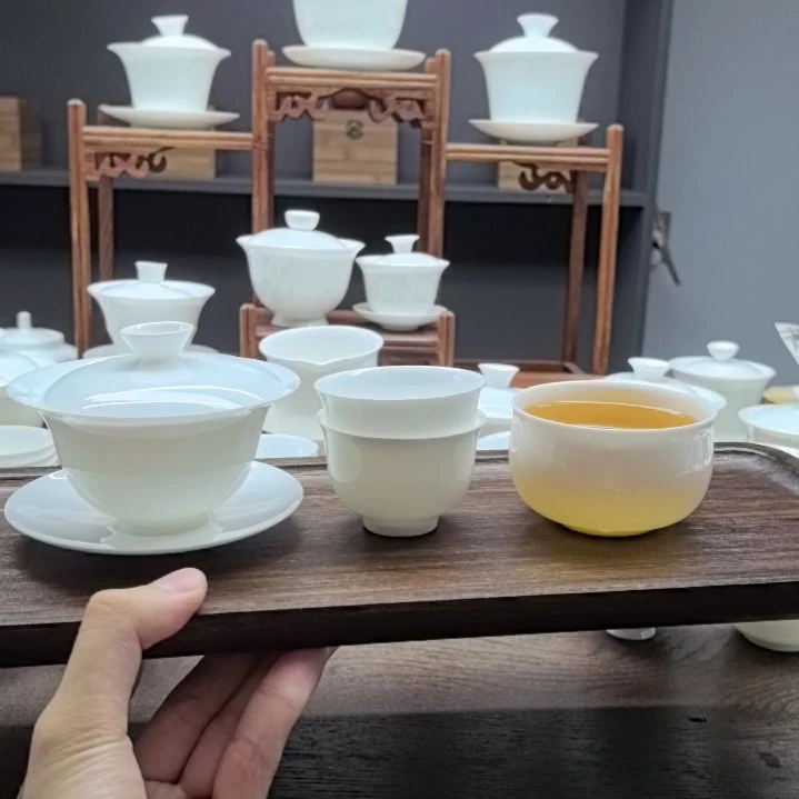 小飞碟盖碗+2个反口杯+罗汉杯