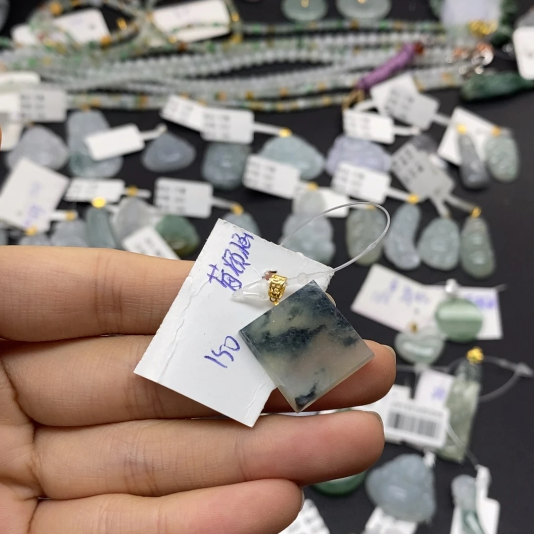 翡翠18K金镶嵌颈饰皮纹