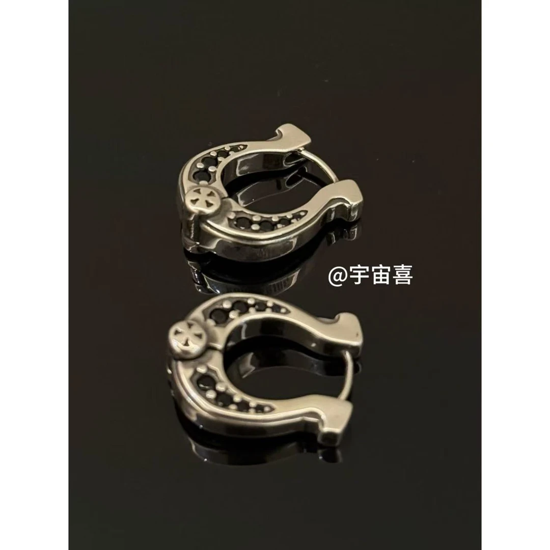 铜合金耳饰 U2-031【黑锆马蹄十字架镀银耳扣耳圈】