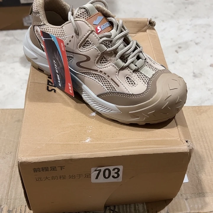 703号。38码防砸防刺劳保鞋。鞋底磨损介意勿拍