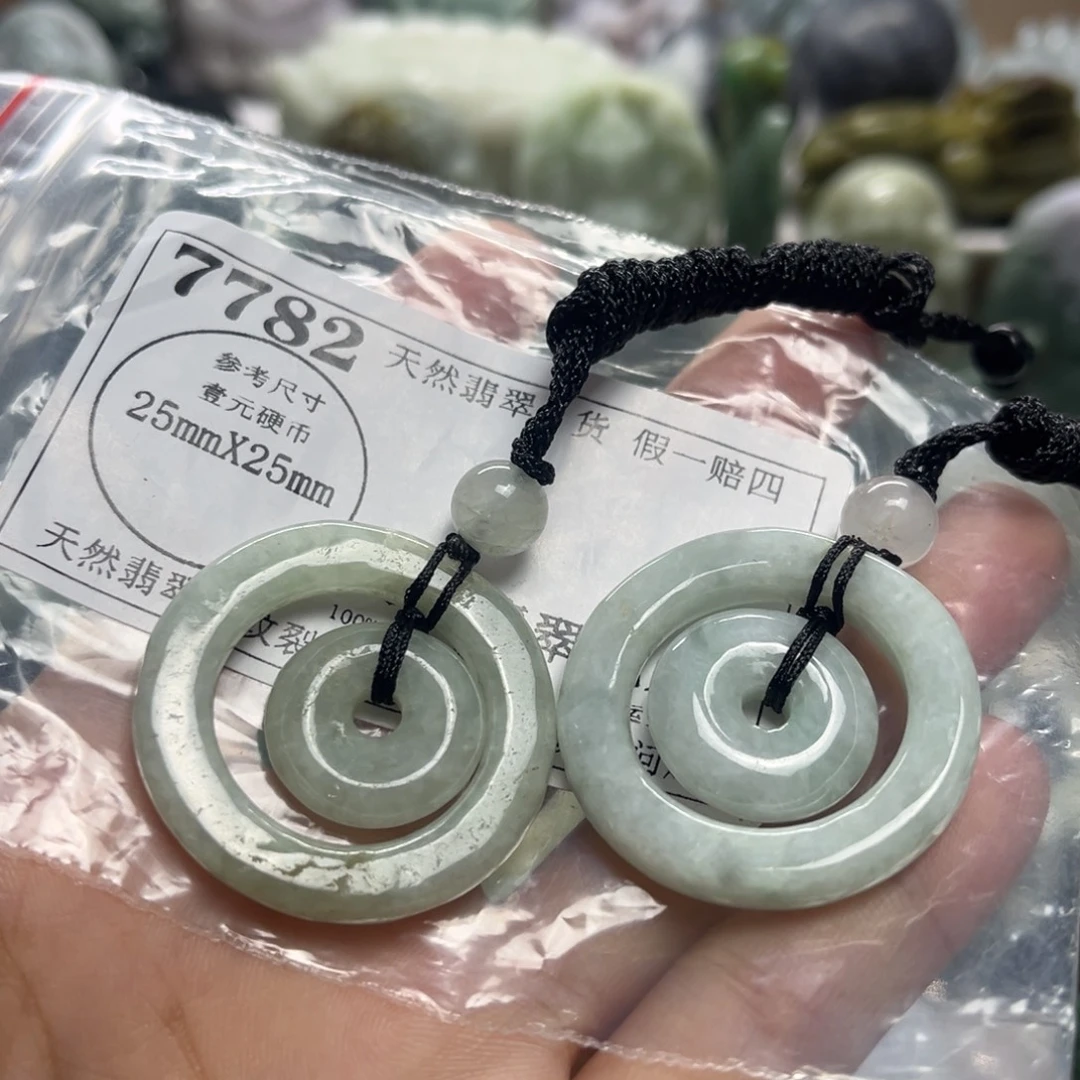 翡翠未镶嵌颈饰7782瑕疵