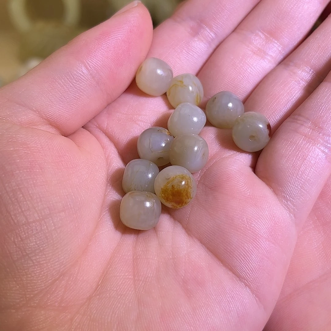 和田玉颈饰未镶嵌收****藏