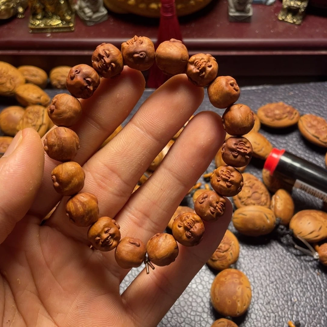龙纹桃核雕刻瑕疵开心