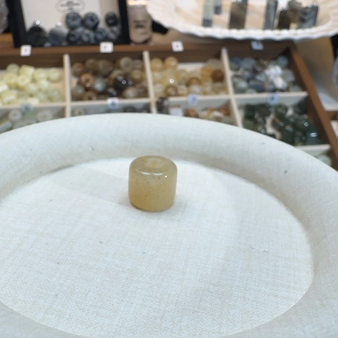 出***路和田玉（糖玉）未镶嵌颈饰不退换