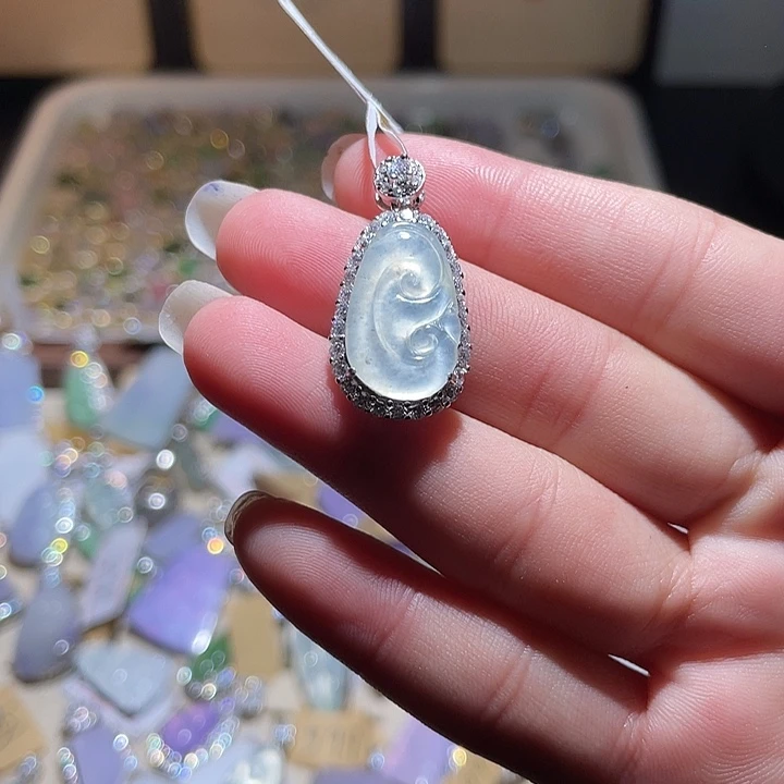 翡翠银S925镶嵌颈饰翡翠