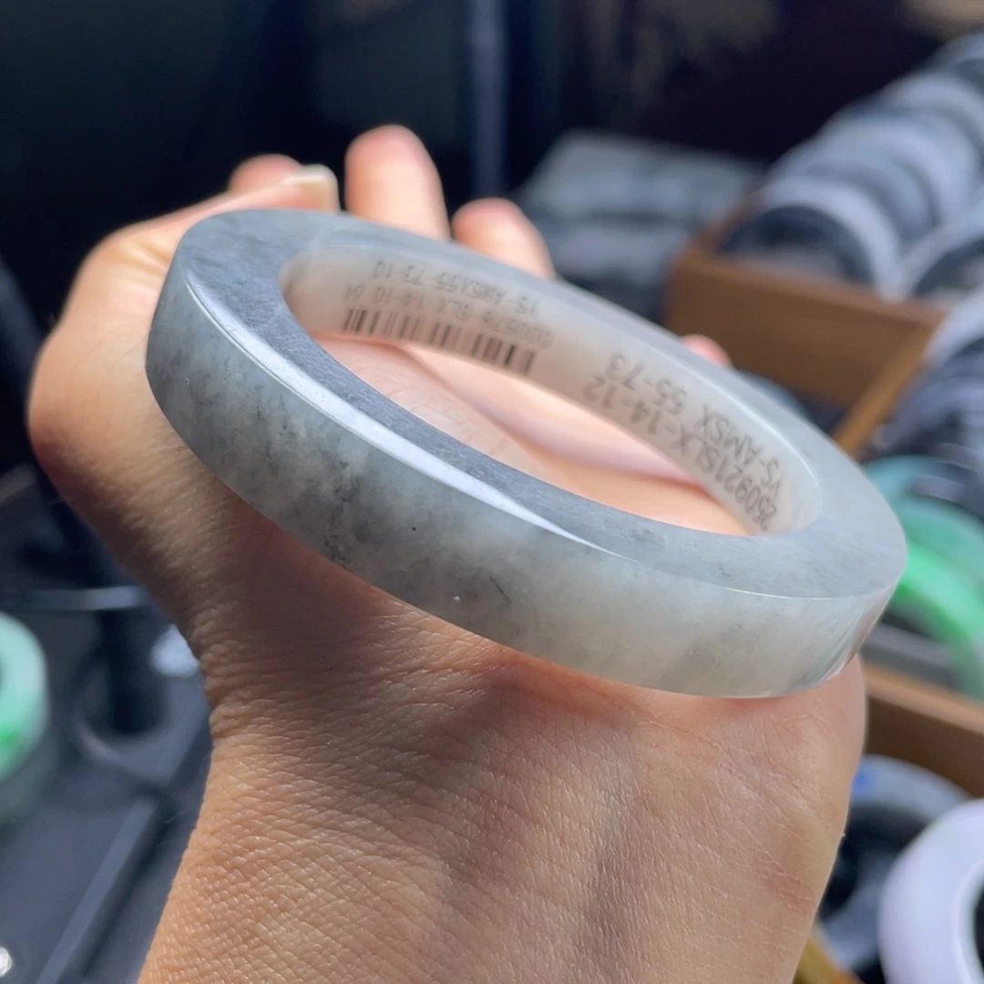 定制翡翠未镶嵌翡翠手镯