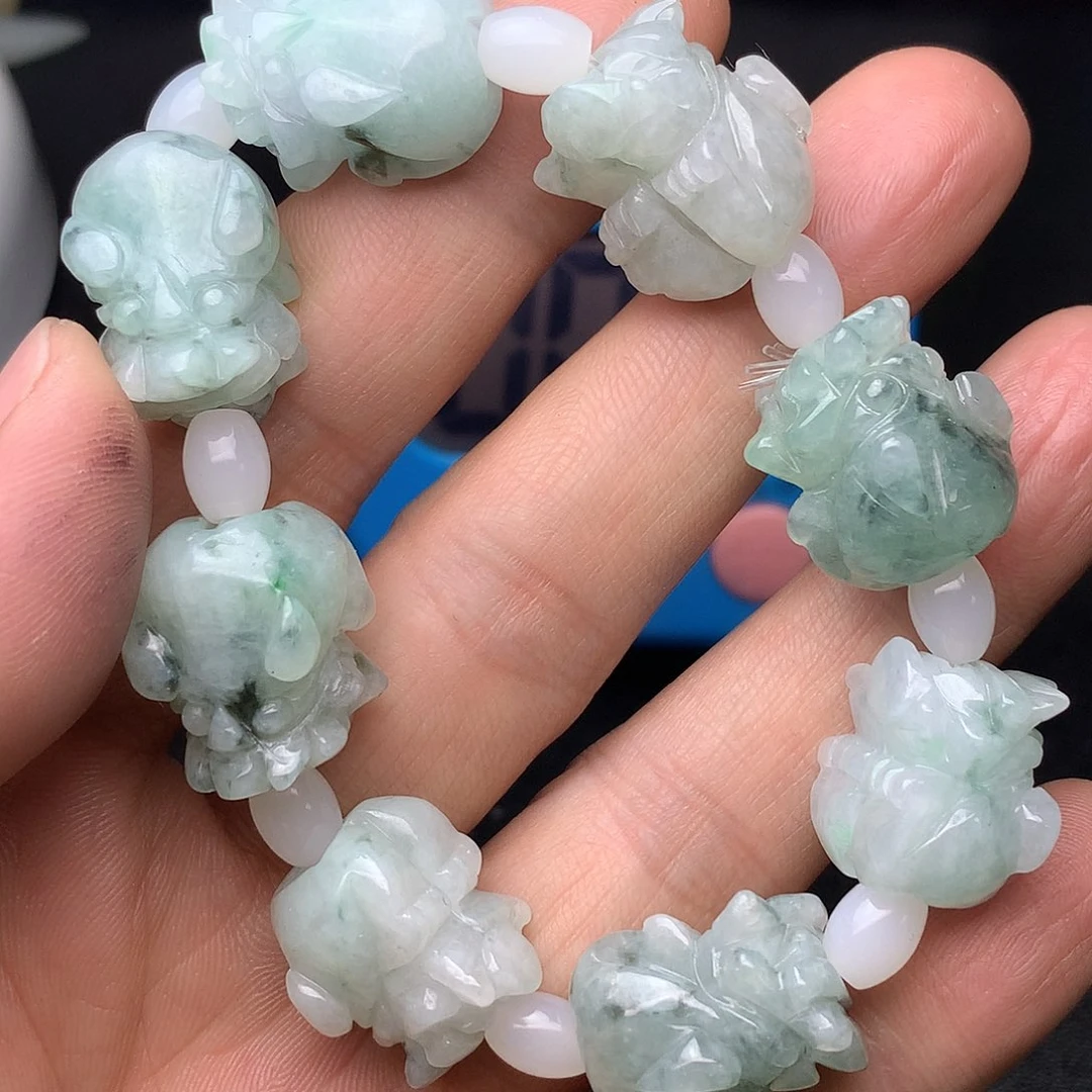 翡翠未镶嵌颈饰翡翠首饰和翡翠珠宝