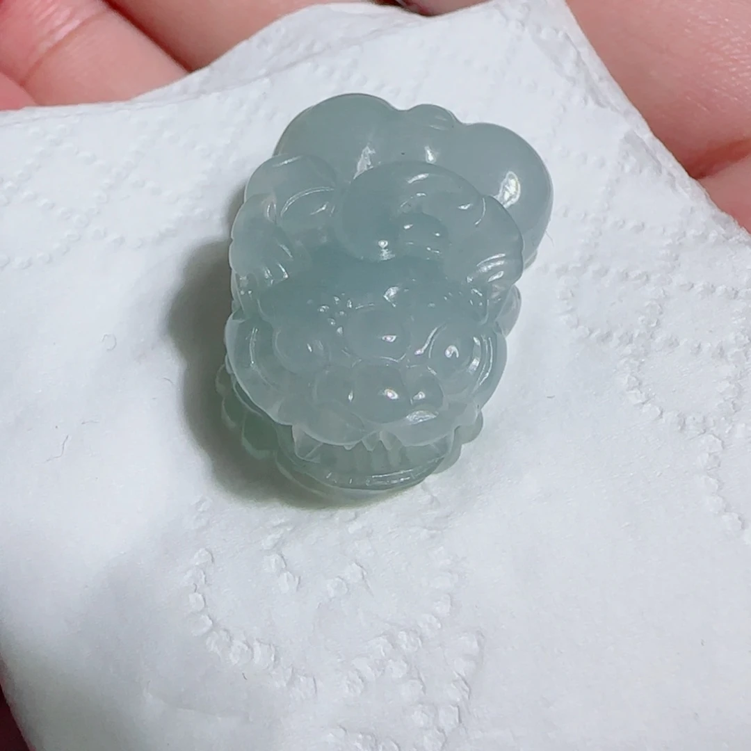 翡翠未镶嵌颈饰貔貅