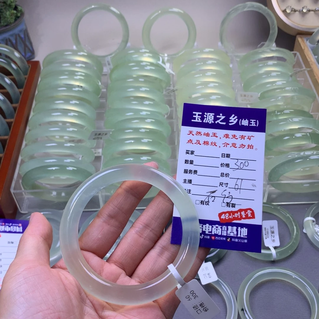 蛇纹石玉手镯未镶嵌来****鬼