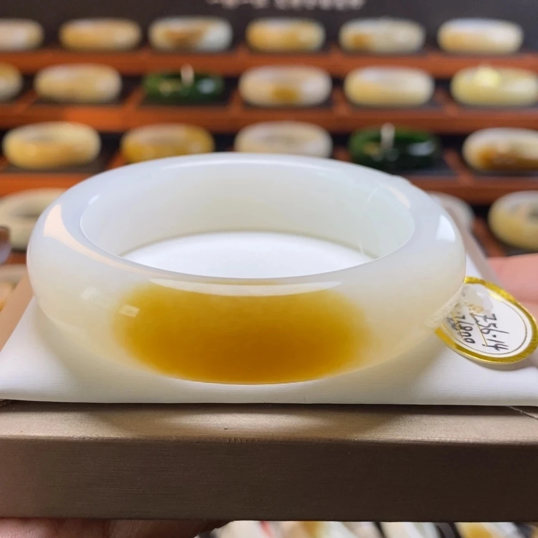 精品一口糖白玉和田玉手镯