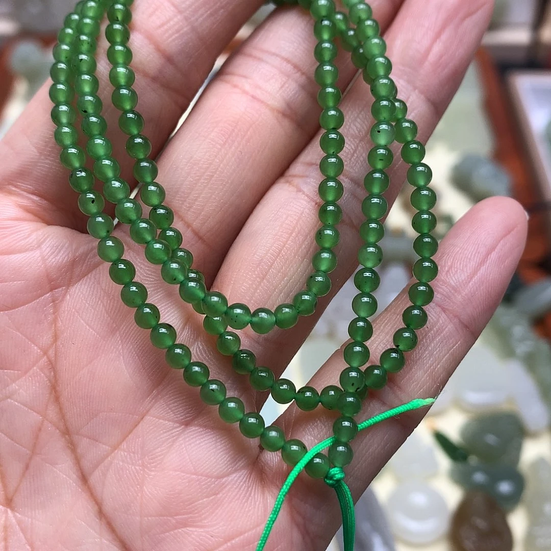 和田玉颈饰未镶嵌?**兔