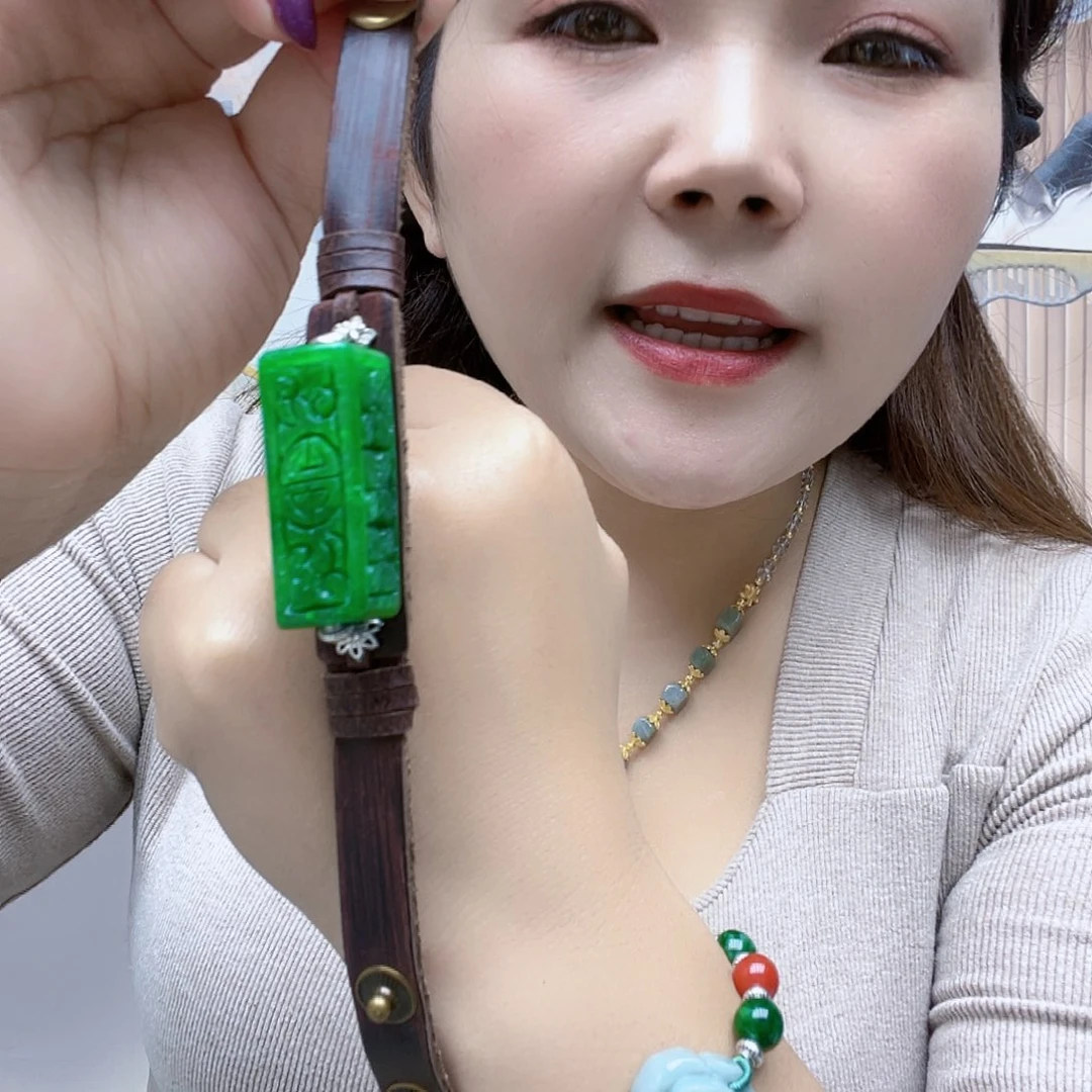 翡翠未镶嵌颈饰手链