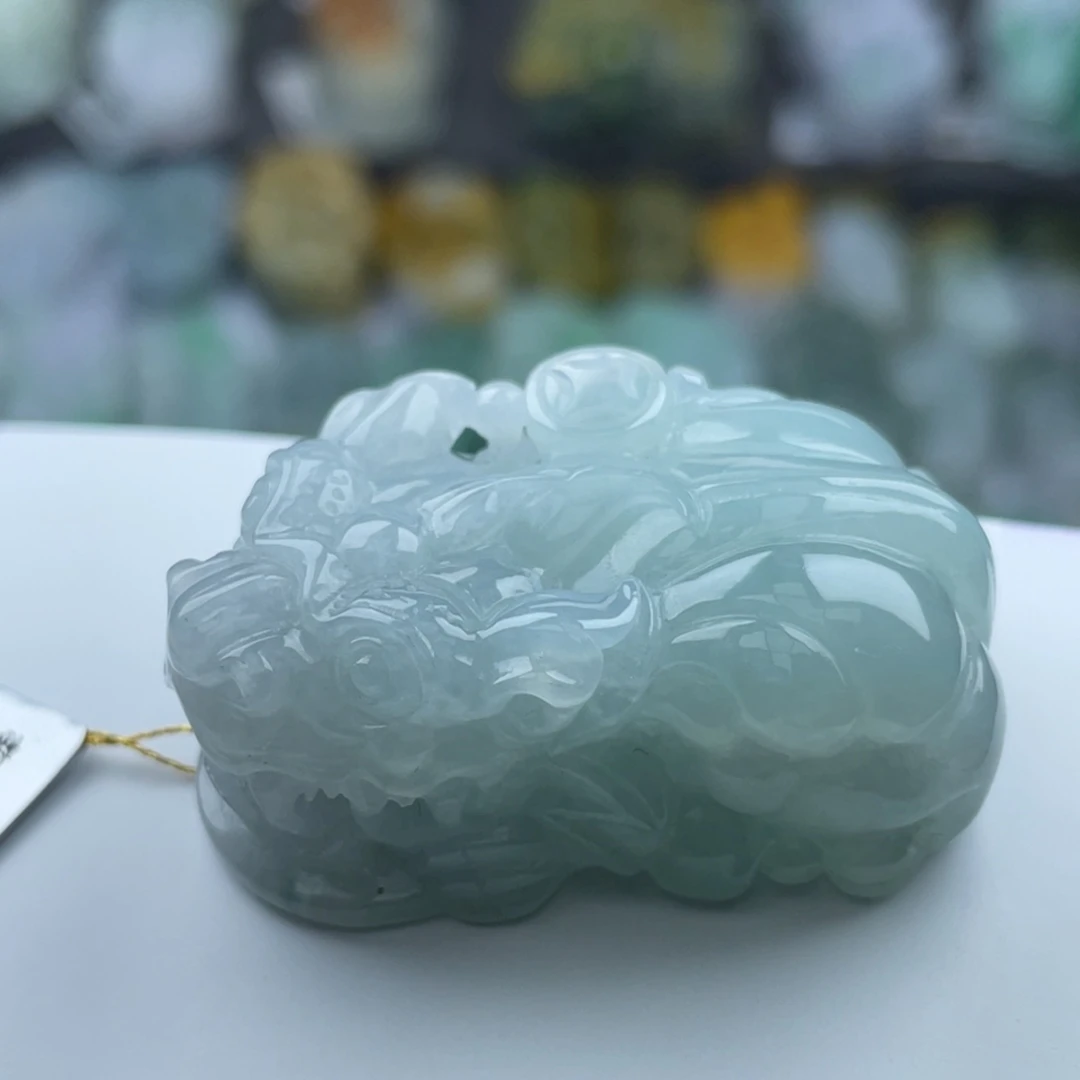 翡翠未镶嵌颈饰貔貅