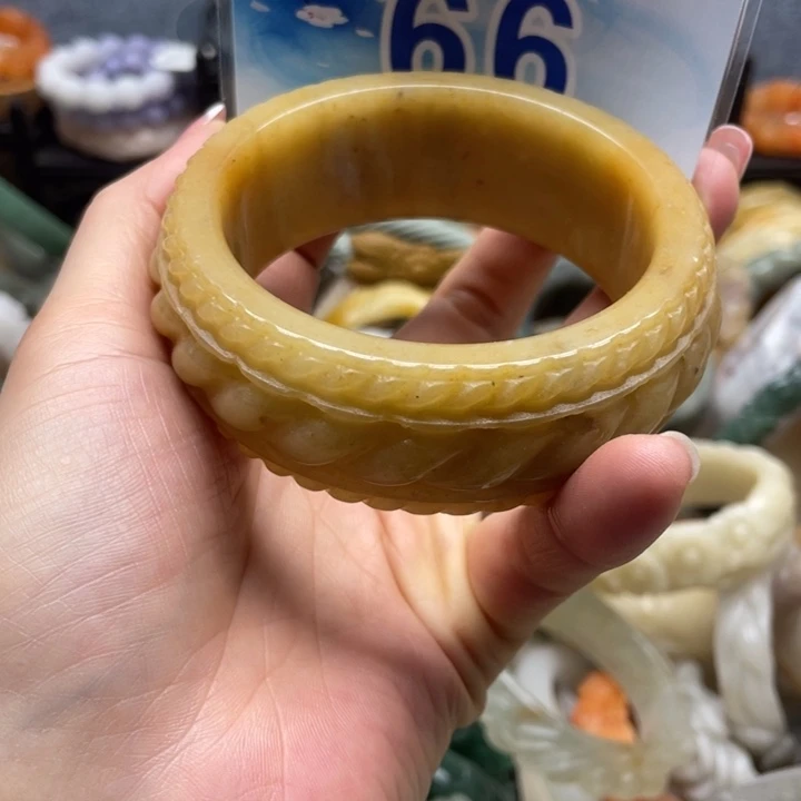 石英岩玉未镶嵌手镯