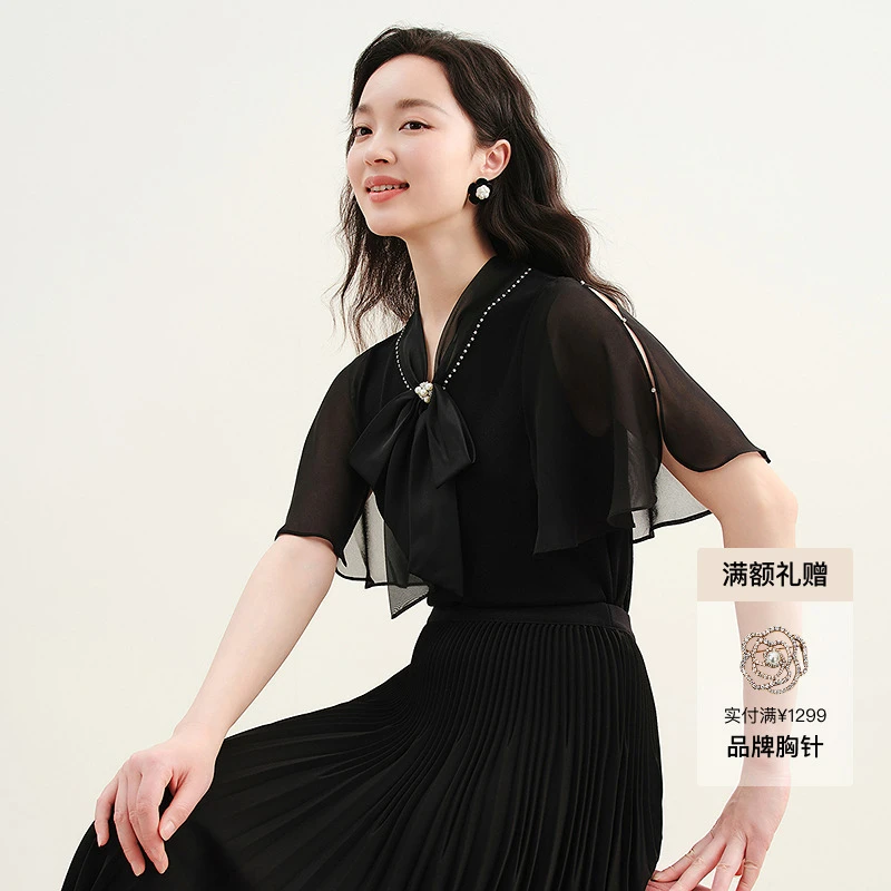 【珂莱蒂尔Koradior】新款胸针领法式时尚针织衫上衣套头KZ03429V0