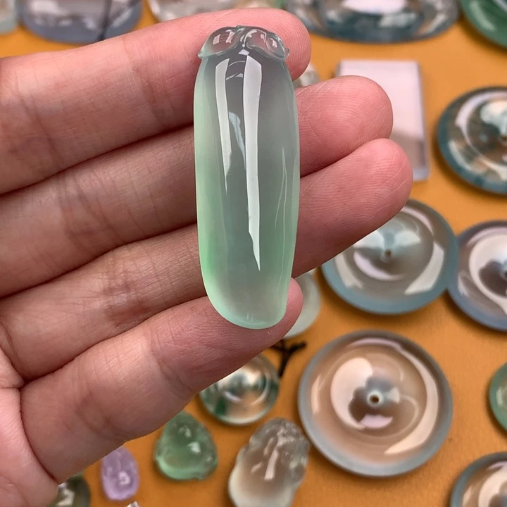 颈饰未镶嵌翡翠….