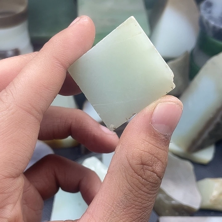 指***年和田玉未镶嵌颈饰