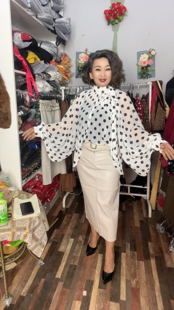 ئارزۇ گىرىپ  كوپتىلىرى 蝙蝠袖波点衬衫潮