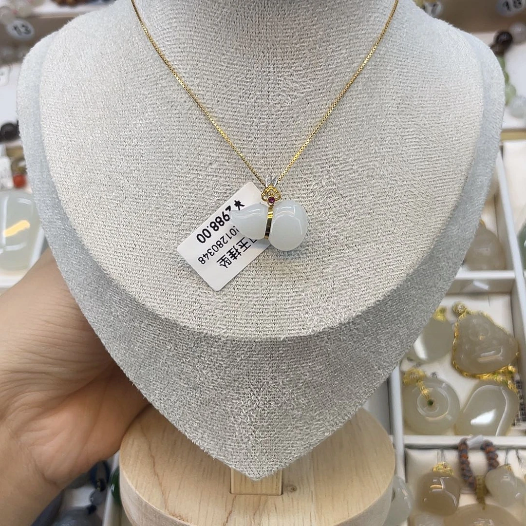 和田玉18K金镶嵌吊坠(赠链)