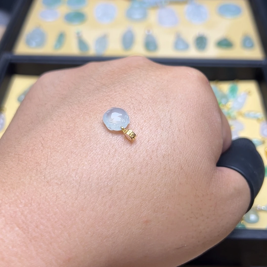 翡翠18K金镶嵌颈饰金蟾