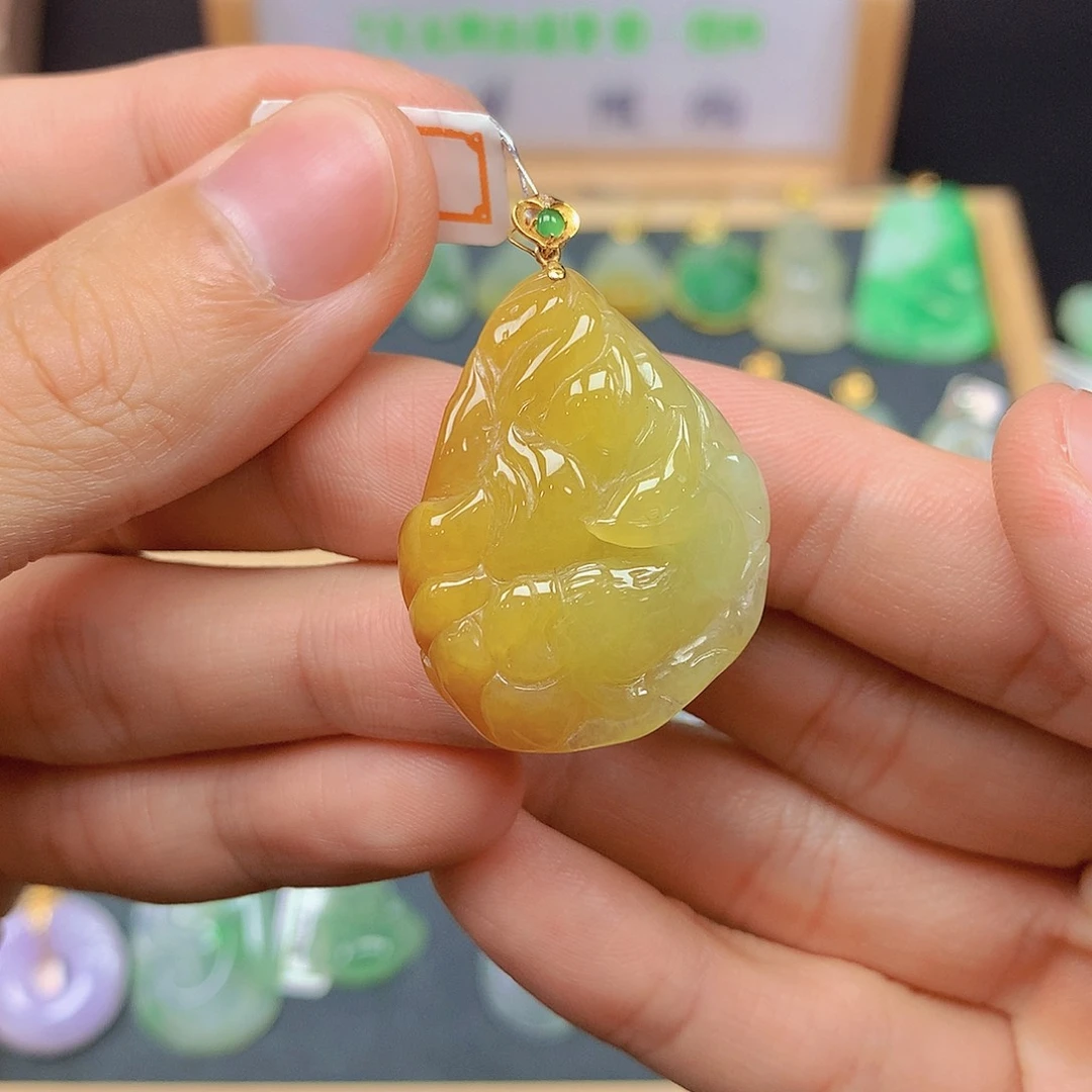 翡翠18K金镶嵌颈饰翡翠