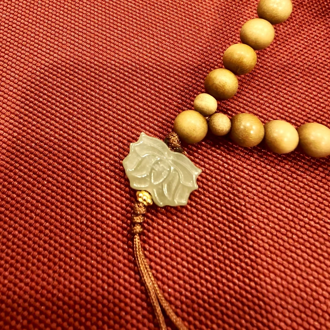 宫皇顺印度迈索尔老山檀香6mm猛犸牙莲花手机挂挂件SDLS3608