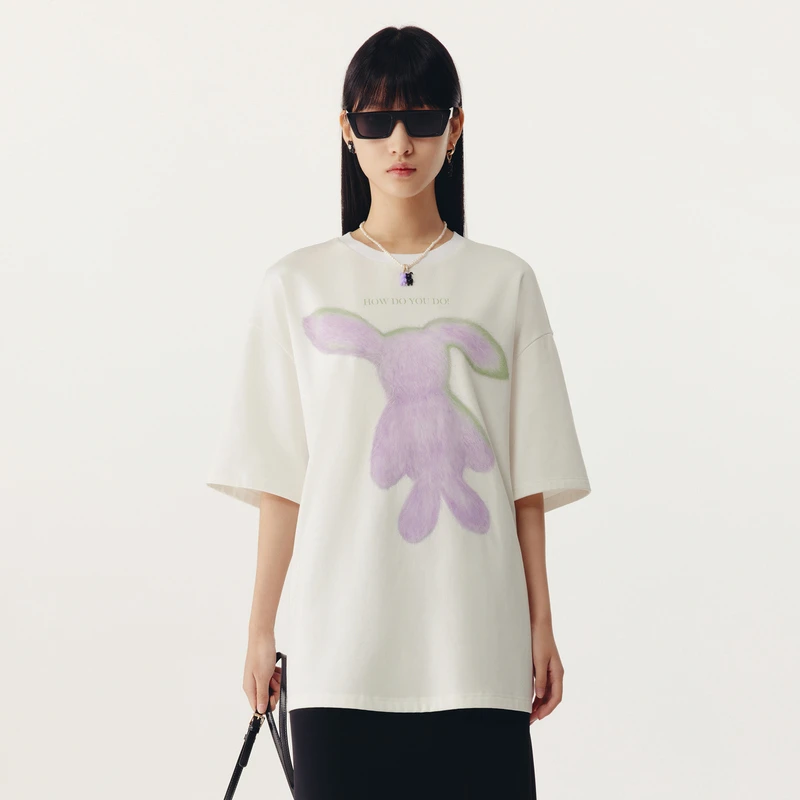 HPLY荷比俪2023春季新款女毛绒感光滑胶印宽松T恤HYD12620220