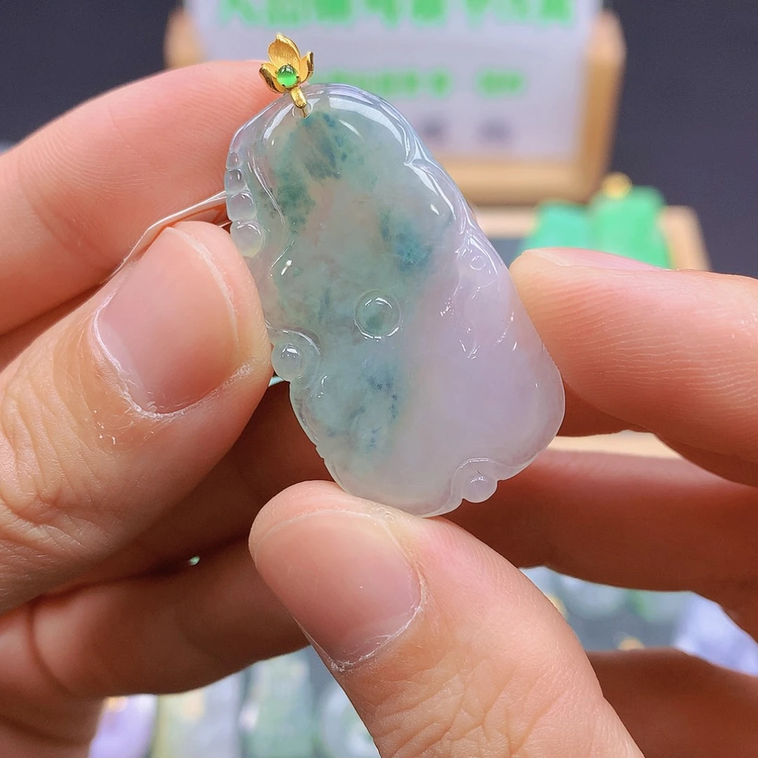 翡翠18K金镶嵌颈饰翡翠