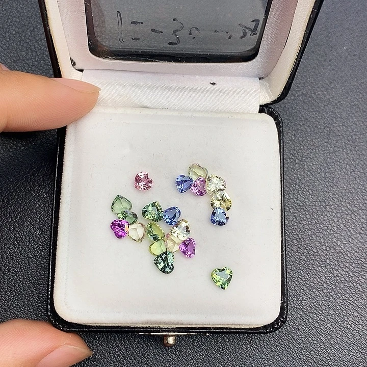 蓝宝石裸石任选一颗