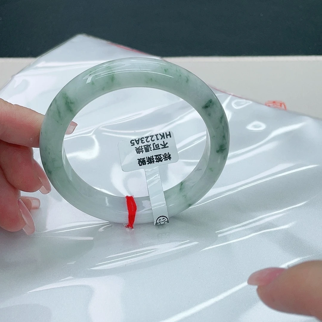 翡翠手镯未镶嵌正55