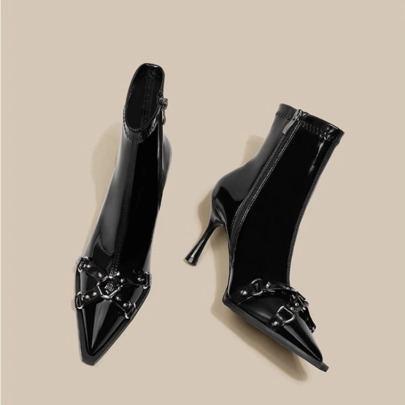 江心白黑色尖头细跟短靴女法式气质高跟瘦瘦靴子2025秋冬新款单靴