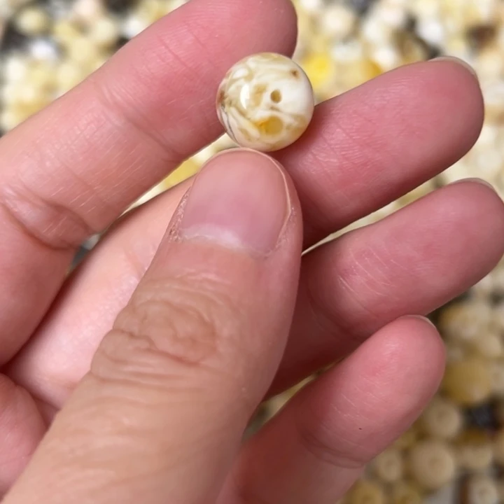 蜜蜡未镶嵌裸石11.2mm一个