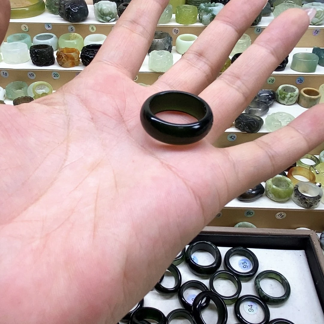 寐***樱未镶嵌岫玉天然玉石戒指