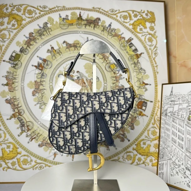 95新 DIOR/迪奥 何为奢侈/ DIOR 马鞍包 小号  /KX7658