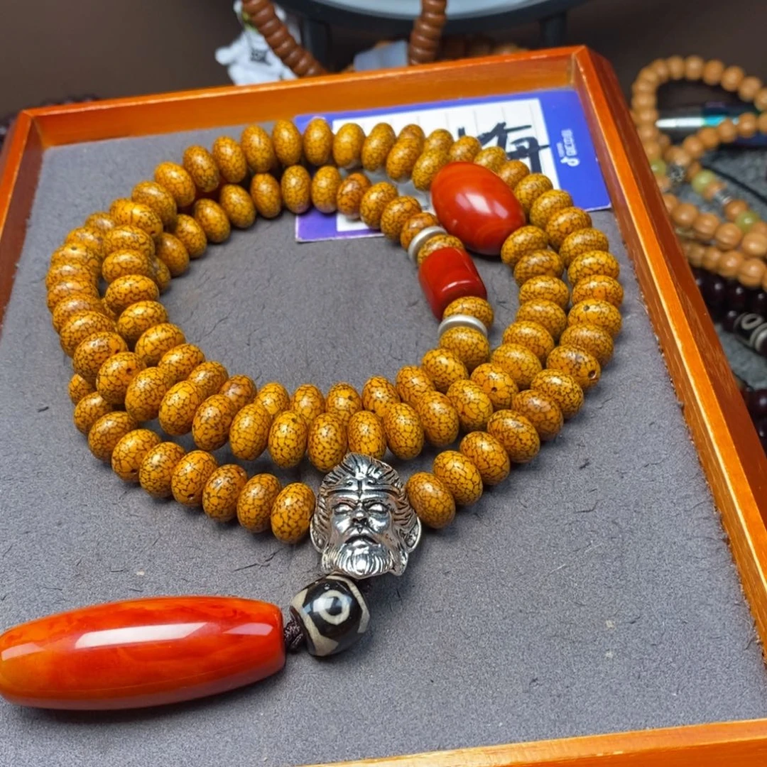 星月菩提吊坠映****天星月