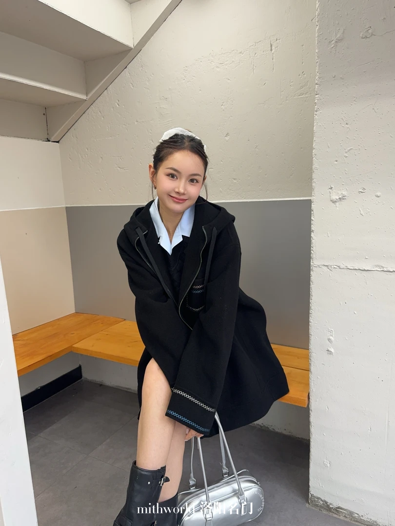 冬季质感斜肩毛呢大衣