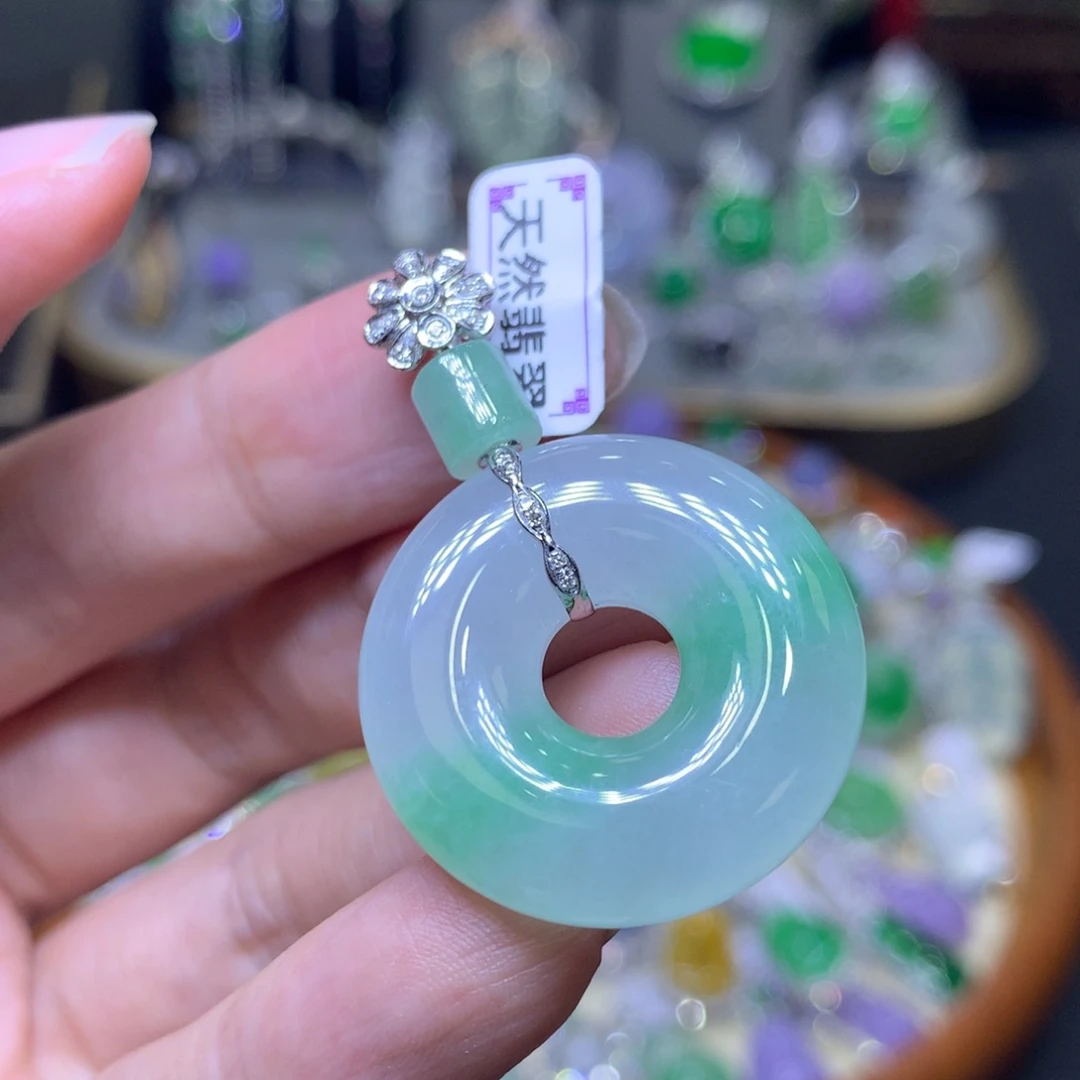 翡翠18K金镶嵌颈饰翡翠吊坠项链