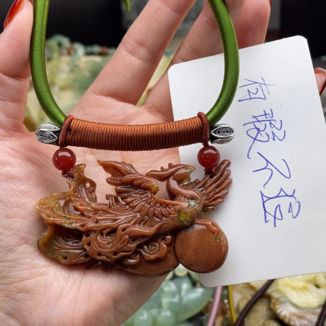 蛇纹石玉颈饰未镶嵌