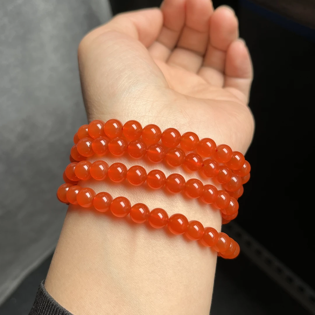 精品南红珠串保山河湾冰红卡7+圆珠66.3克，颜色红艳，荧光感强