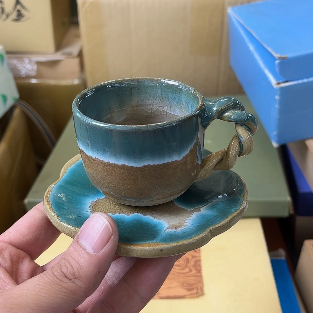 盖碗在家门口看到有小