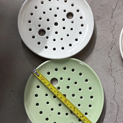 微瑕，，18，厘米奶油色，抹茶绿各一个，拖釉针孔