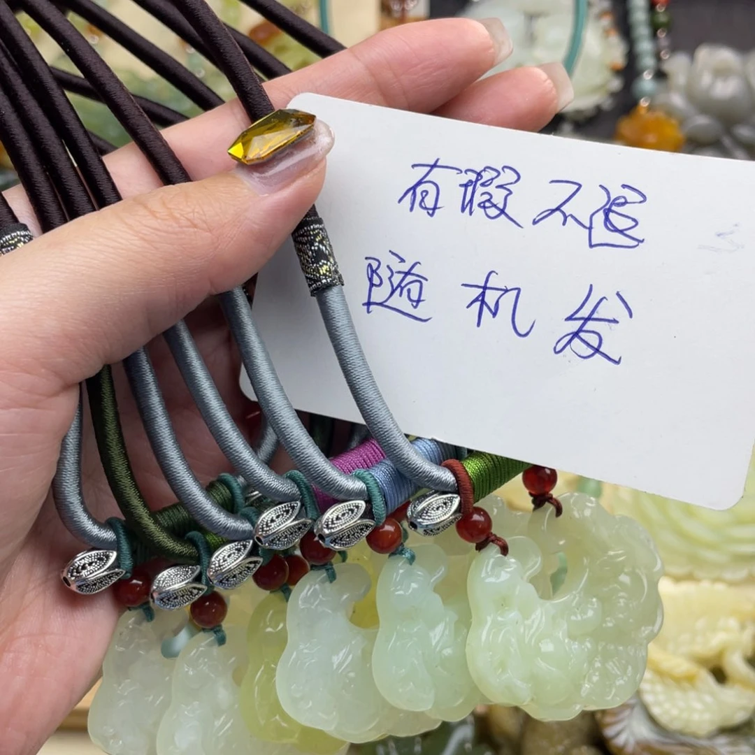 蛇纹石玉颈饰未镶嵌