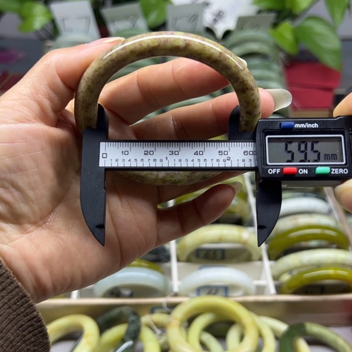 蛇纹石玉未镶嵌手镯62