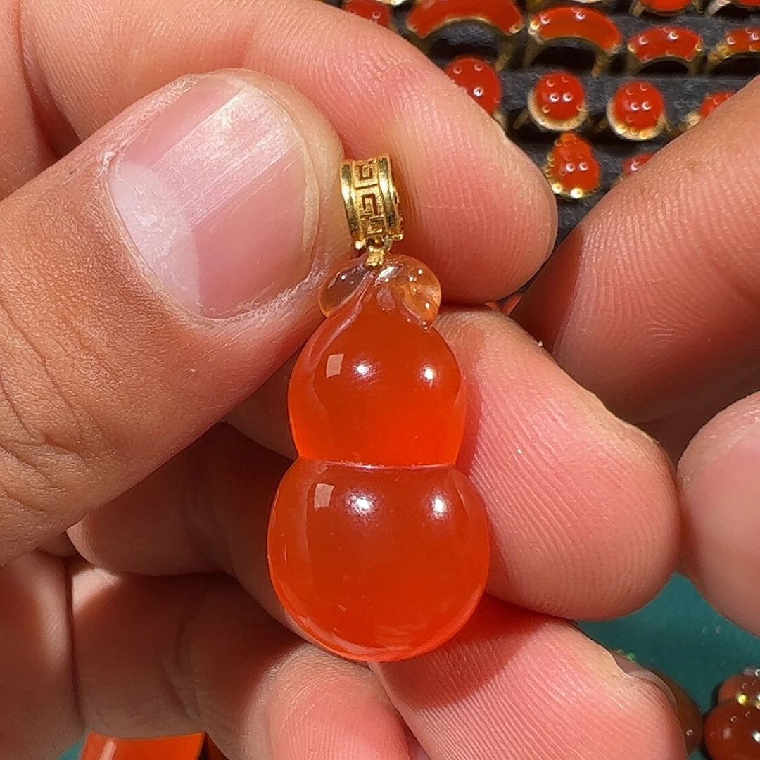 南红玛瑙18K金镶嵌颈饰