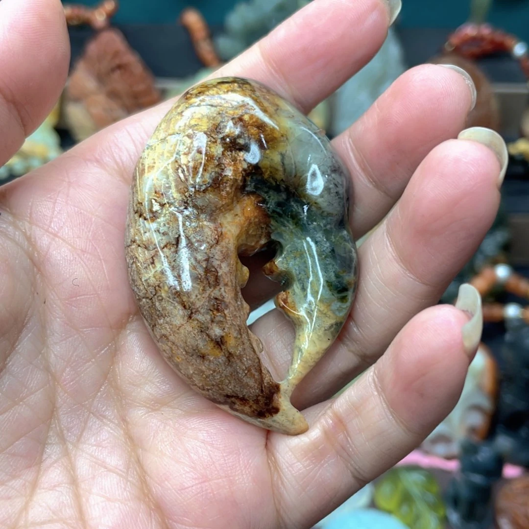 蛇纹石玉颈饰未镶嵌