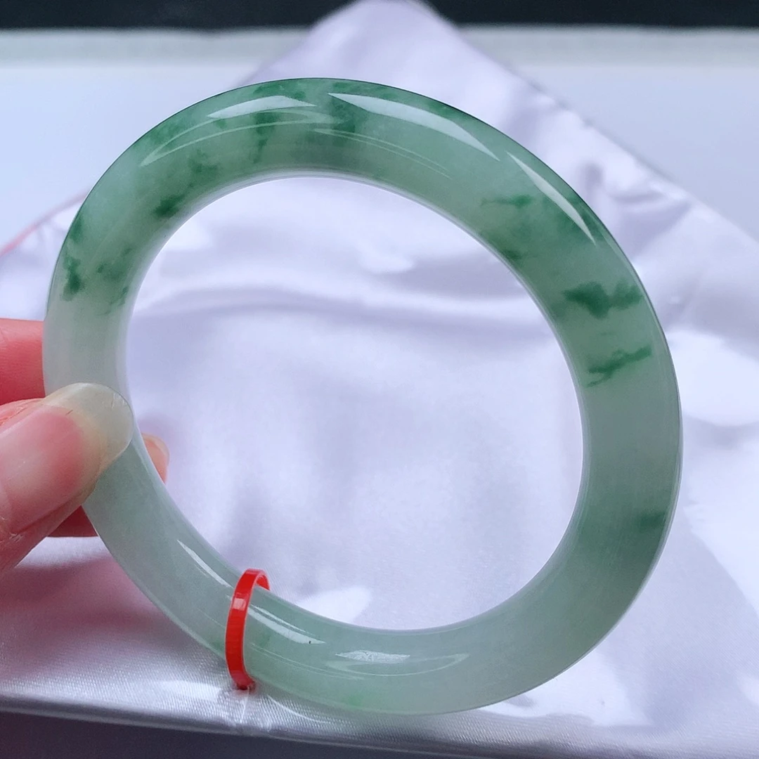 翡翠手镯未镶嵌55圈